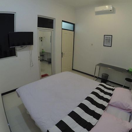 Mess Inn Semarang Exterior foto