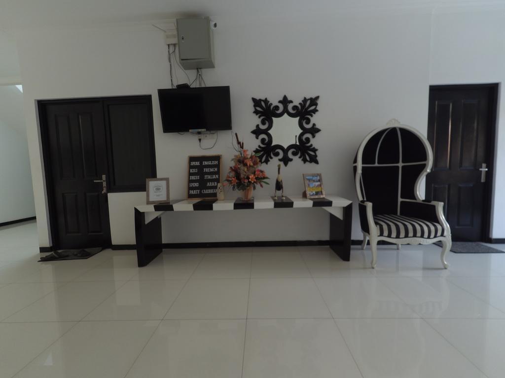 Mess Inn Semarang Exterior foto