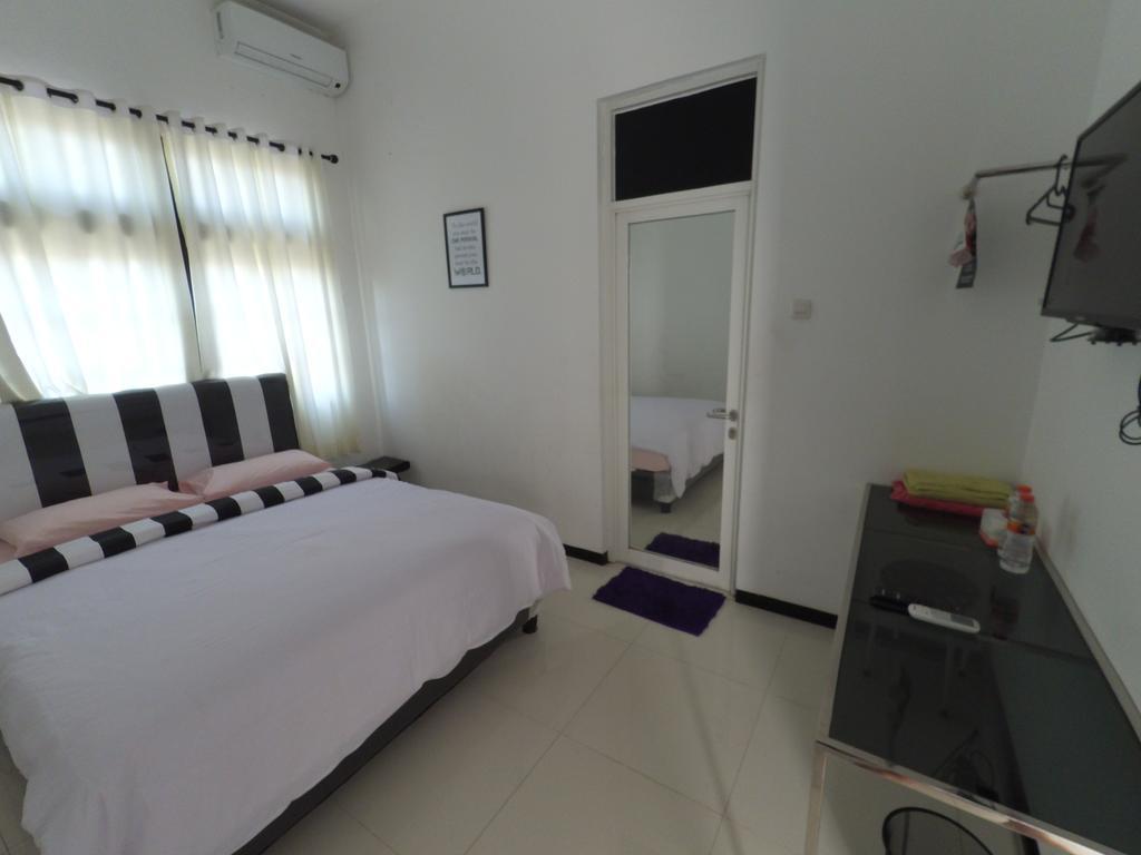 Mess Inn Semarang Exterior foto
